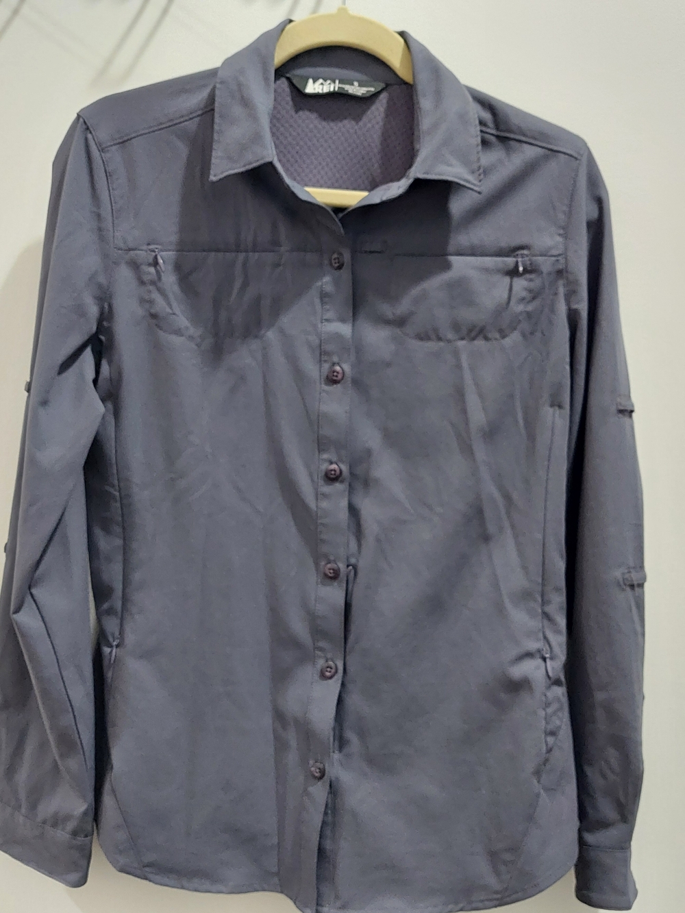 REI Men's Small Long-Sleeve Button-Up Shirt in Charcoal